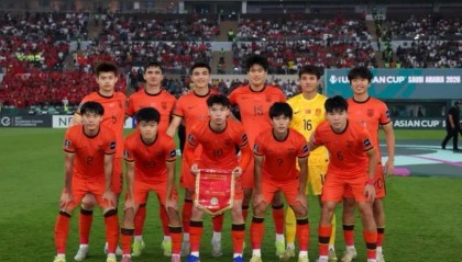 FB体育登录入口-U23国足回国！获献鲜花花环 大量球迷热情接机：欢迎英雄凯旋归来
